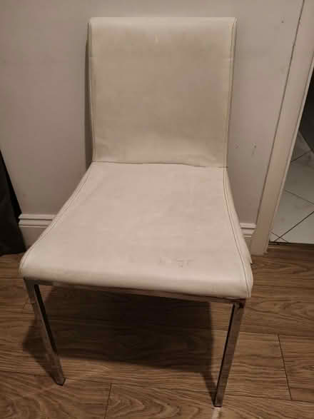 Photo of free White single faux leather chair (SW15) #3