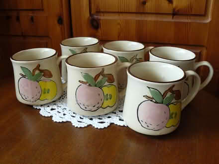 Photo of free Vintage Set of Stoneware Mugs (Woodside WD25) #1