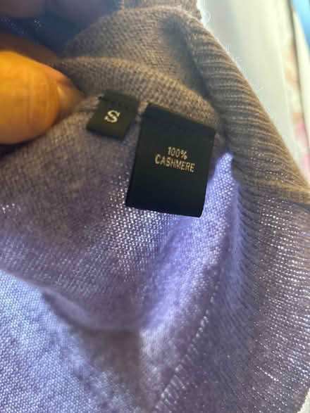 Photo of free Women’s cashmere sweater (10011 (17th & 9th)) #3