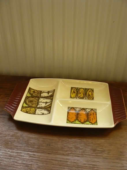 Photo of free Vintage 'Crown Devon' Serving Dish (Woodside WD25) #1