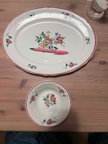 Photo of free Serving plates and 1 bowl (TW12 - Hampton Hill) #3