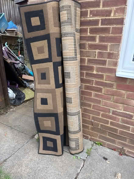 Photo of free Large rug (Broadwater SG2) #1