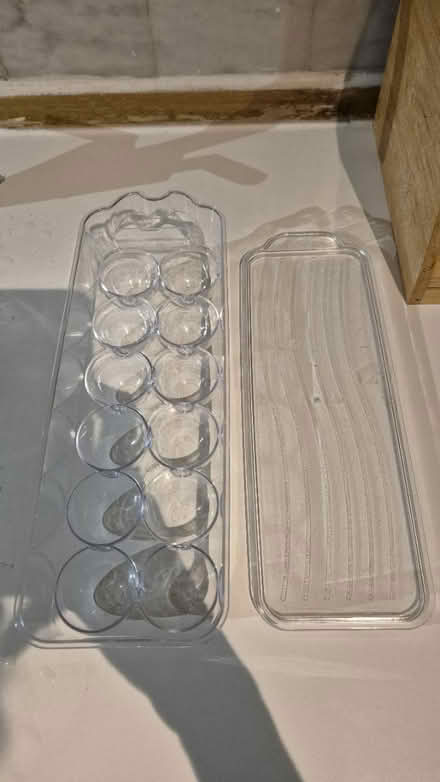 Photo of free 12 egg fridge box (SE16) #2