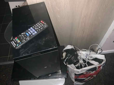 Photo of free Surround sound speakers dvd player (Derby DE24) #1