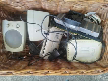 Photo of free À bunch of computer stuff (Bethnal Green e2 0an) #1