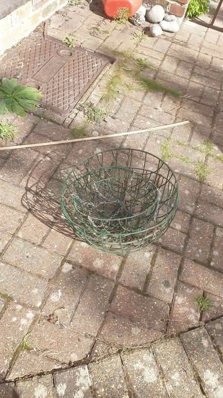 Photo of free 4 hanging baskets and chains (Braintree CM7) #1