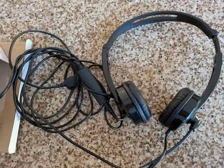 Photo of free Wired office headset (Madeley CW3) #2