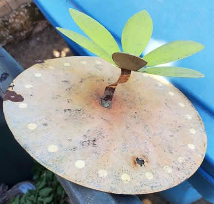Photo of free Metal yard art flower (Cupertino) #2