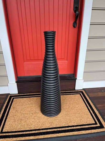 Photo of free Tall urn (Pinecliff Lake) #1