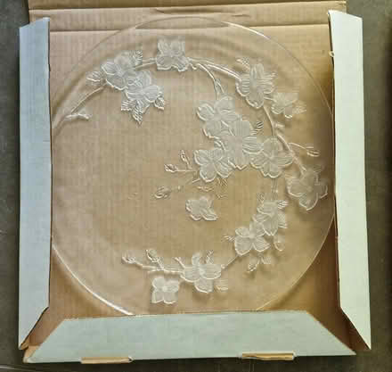 Photo of free Large flower platter (SK8 Cheadle) #1