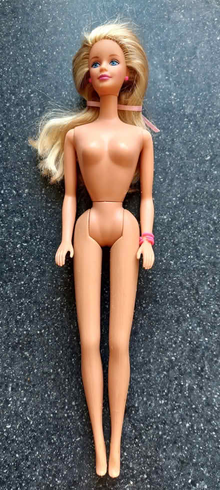 Photo of free Barbie doll (Ham TW10) #1
