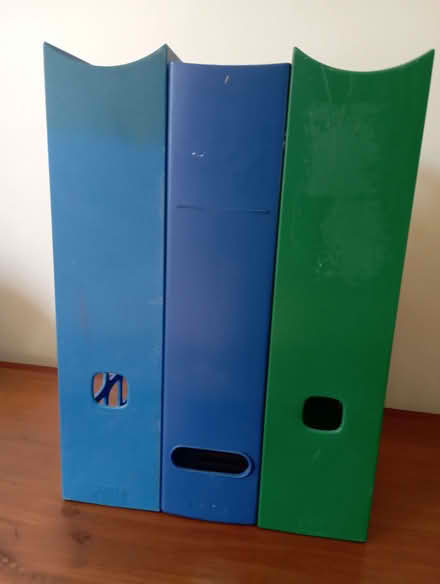 Photo of free plastic magazine racks / document folders (Letchworth SG6) #1