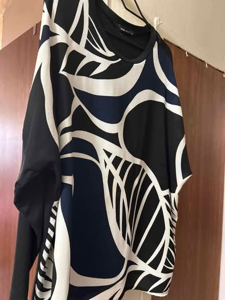 Photo of free Women’s XL large top (10011 (17th & 9th)) #1