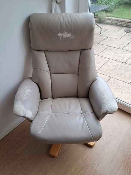 Photo of free 2 xSwivel recliners with stools (North Abingdon OX14 3) #1