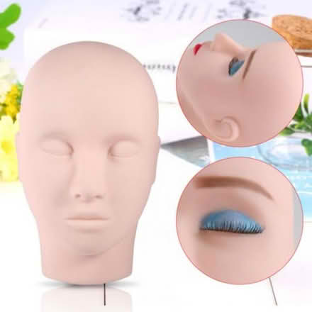 Photo of Mannequin head for makeup or lashes (89030) #1