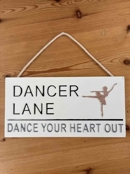 Photo of free Small wooden sign (Woodlands TW7) #1