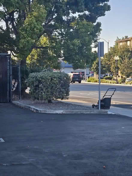 Photo of free Craftsman Lawnmower Curb Alert (Fair Oaks and Wolfe) #3