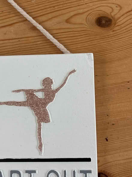 Photo of free Small wooden sign (Woodlands TW7) #2
