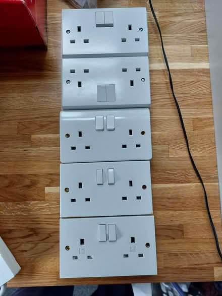 Photo of free 5 x Double sockets (Luton. LU2 0SN) #1