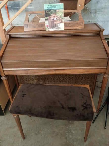 Photo of free Electric Organ (Monroe, WA) #1