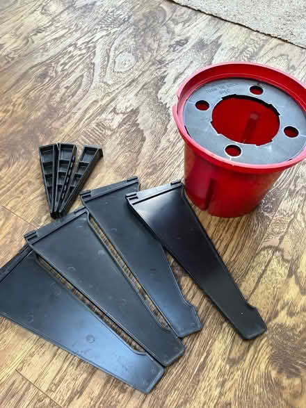 Photo of free Christmas tree stand (Ruislip UB10) #1