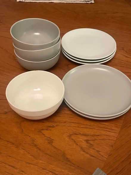 Photo of free Plates and bowls (Dalston N16) #1