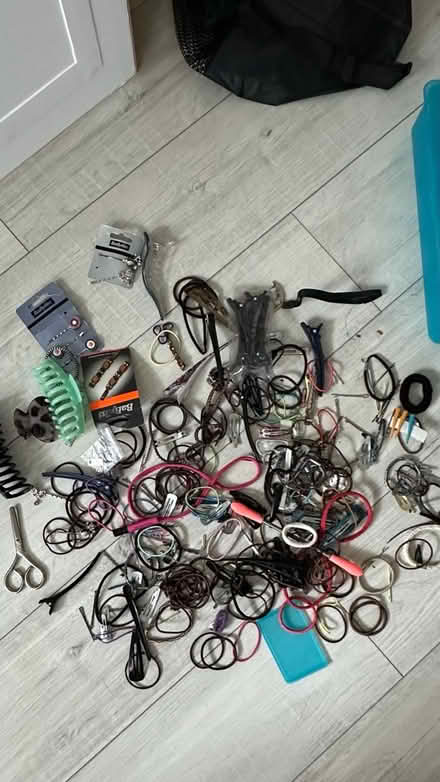Photo of free Old hair band and hair clips (New Eltham SE9) #1