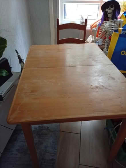 Photo of free Extendable Table and 4 chairs (LS16 tinsill) #1