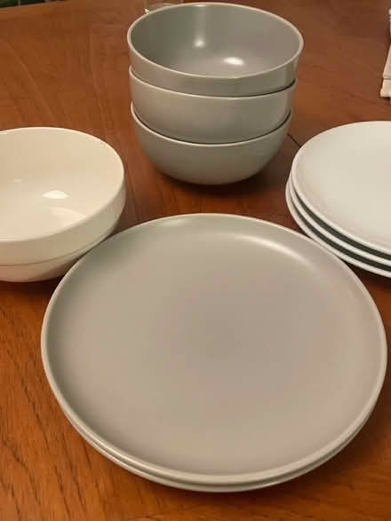 Photo of free Plates and bowls (Dalston N16) #2