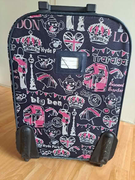 Photo of free London themed small wheeled suitcase (Seaside BN22) #3