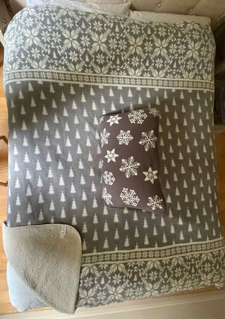 Photo of free Fleece blanket and cushion (Skaters' Meadow CB3) #1