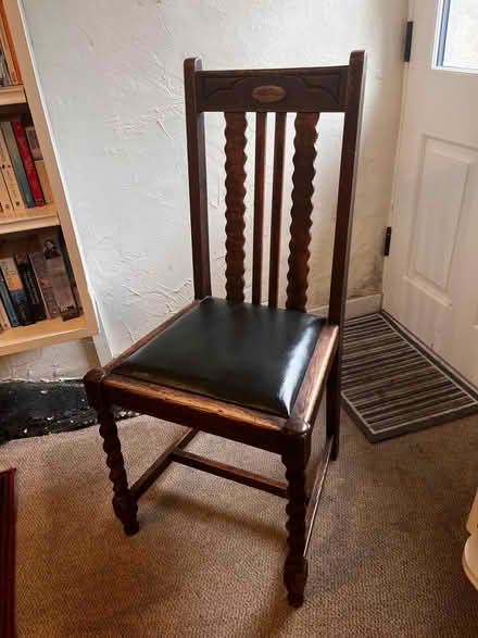 Photo of free Extendable Oak table and 9 chairs (Jennyfield HG1) #3