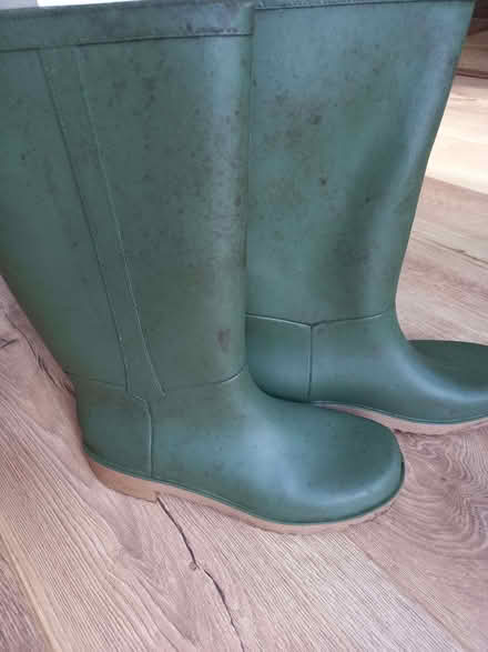 Photo of free A pair of green wellies uk size 3,5 (eur 36) (Claybrooke Parva LE17) #1