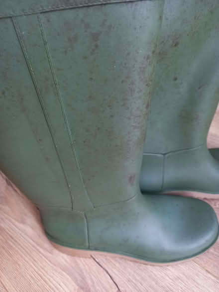 Photo of free A pair of green wellies uk size 3,5 (eur 36) (Claybrooke Parva LE17) #2