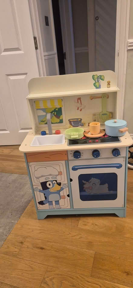 Photo of free Blue kitchen with accessories (Barkingside IG2) #3