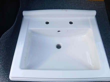 Photo of free New hand basin - Villeroy & Boch (Burnham) #1
