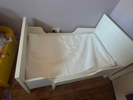 Photo of free IKEA extendable bed (SE6) #3