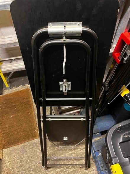 Photo of free Screen And Stand, Great Condition (Near Morrisons RG22) #3