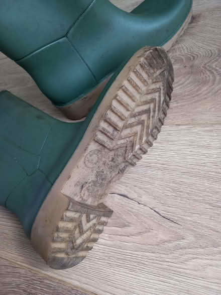 Photo of free A pair of green wellies uk size 3,5 (eur 36) (Claybrooke Parva LE17) #4