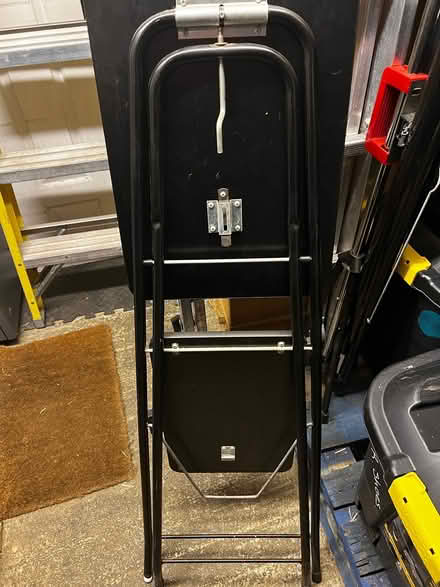 Photo of free Screen And Stand, Great Condition (Near Morrisons RG22) #4