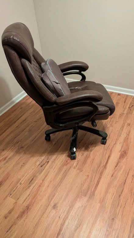 Photo of free Leather Office/desk chair (Near Downtown Downers Grove) #1