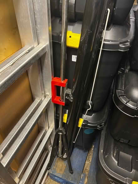 Photo of free Screen And Stand, Great Condition (Near Morrisons RG22) #1