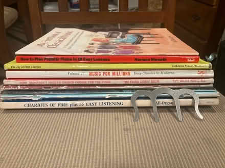 Photo of free Beginner piano books (Parsippany) #1