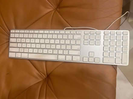 Photo of free Apple USB keyboard (Cleveland Park) #1
