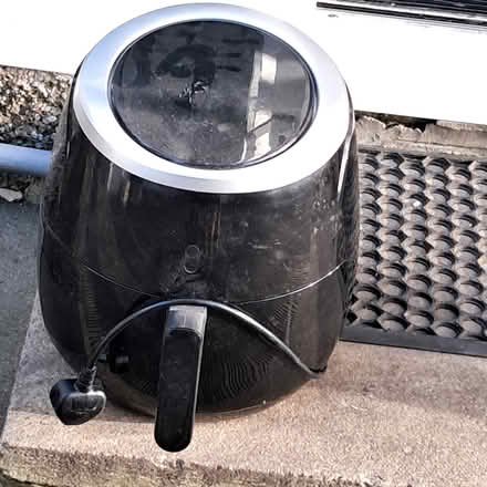 Photo of free Airfryer black in colour (Bradford BD5) #1