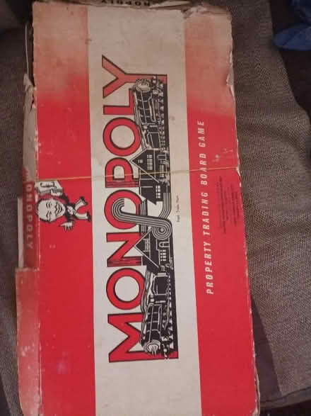 Photo of free Monopoly game box in bad shape but complete (Bedmond WD5) #1