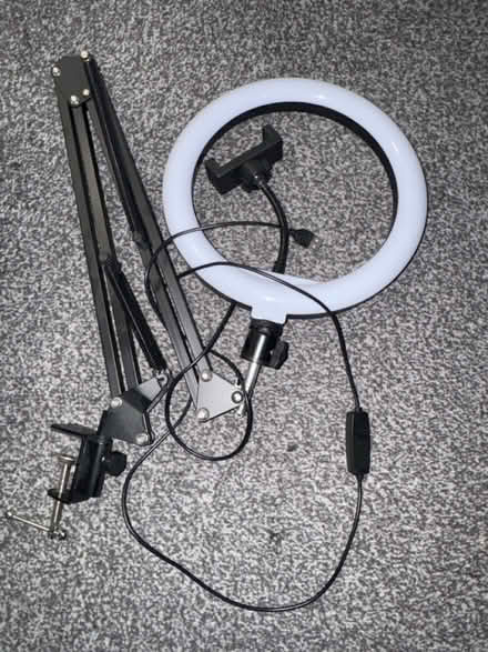 Photo of free Ringlight and phone holder (NG8, Strelley) #1