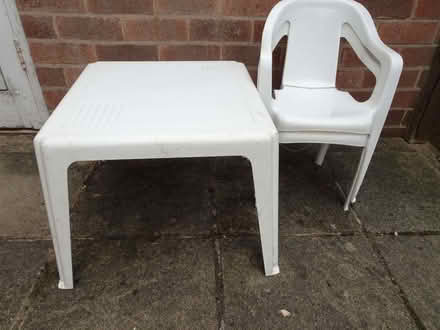 Photo of free Children's table and chairs (Staniland Close NG9) #1