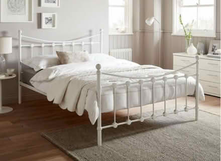 Photo of King size metal bed frame (Chipping norton OX7) #1