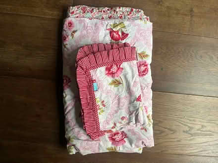 Photo of free Double duvet cover and pillow cases (Tonbridge TN11) #1